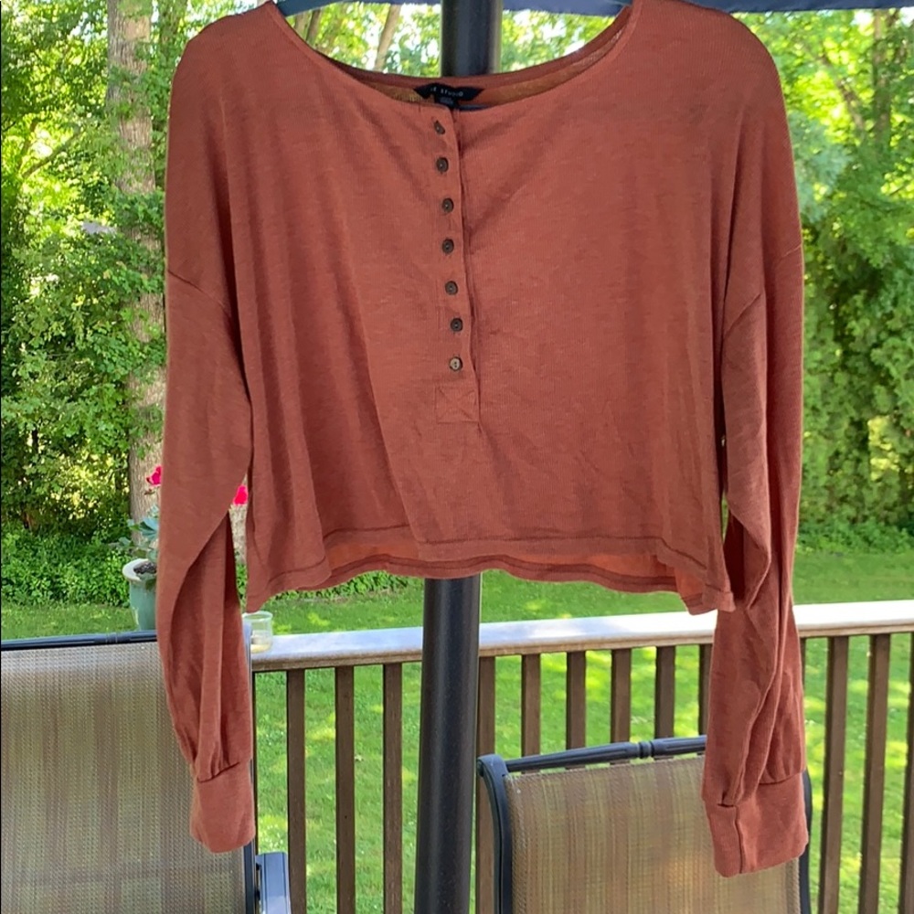 CROPPED LONG SLEEVE TOP